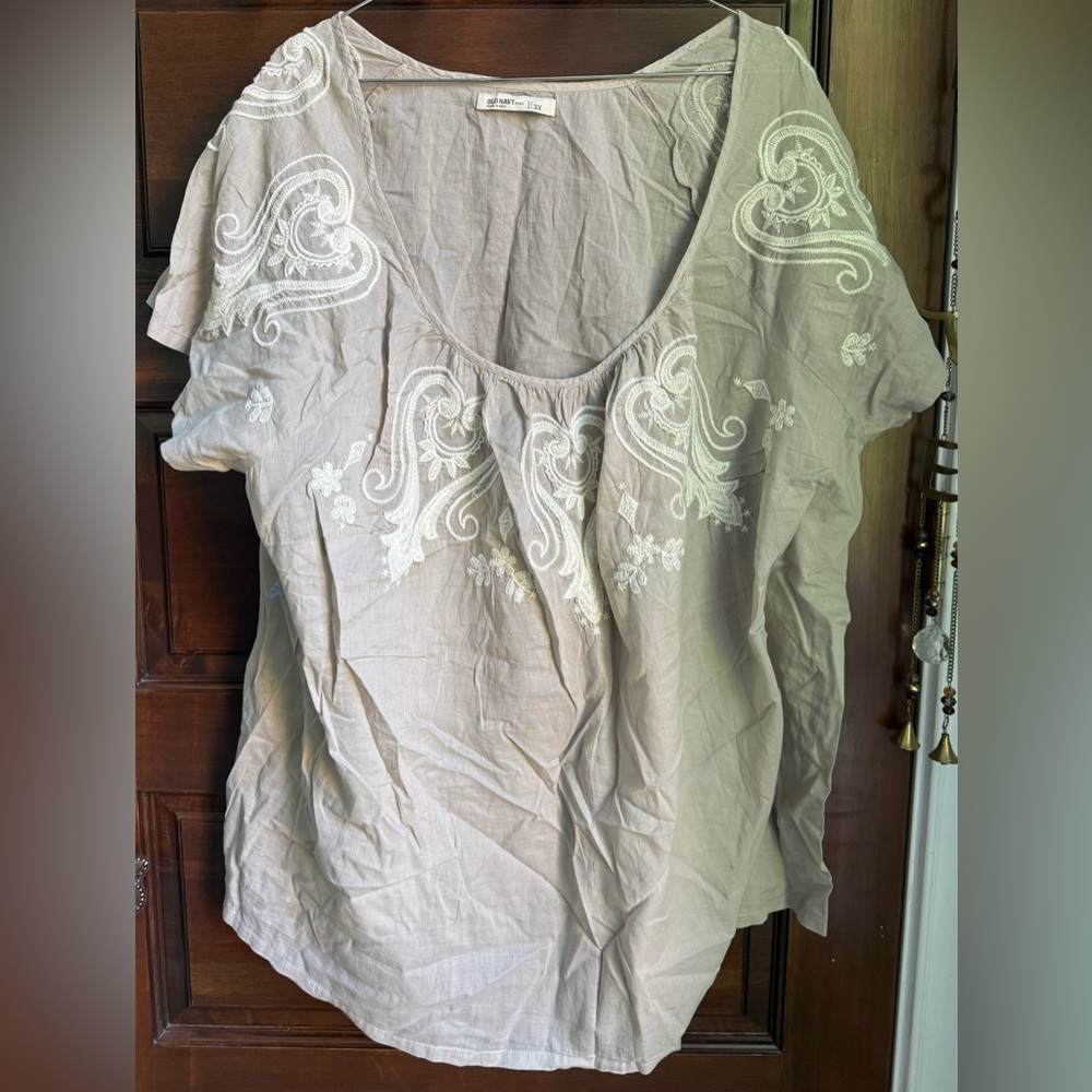 Old Navy Plus Gray Embroidered Blouse